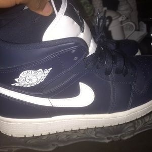 navy blue jordan 1 mid